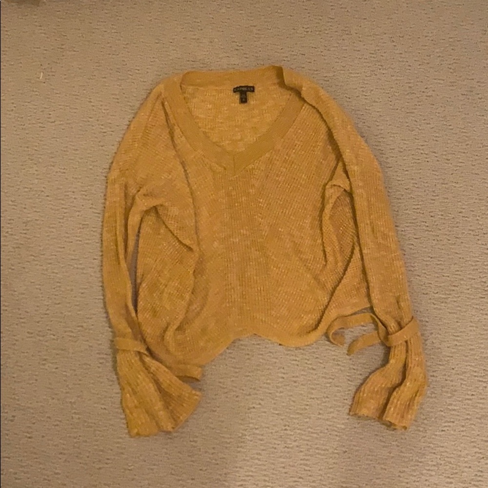 yellow vneck sweater